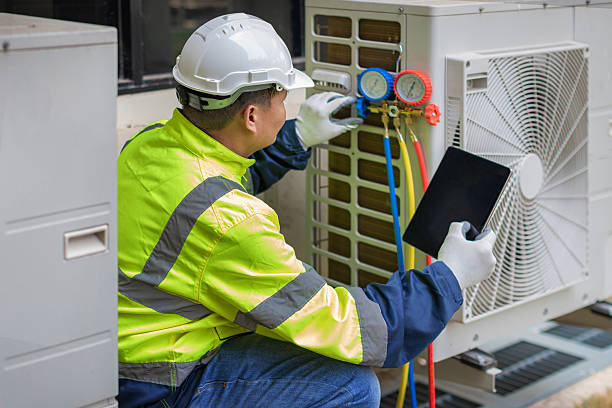 Professional Hvac technician working in Brookfield, OH